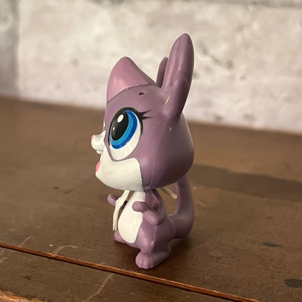 Littlest Pet Shop LPS Hasbro Authentic Figure -- #3653 Bree Nibbleson Chinchilla - Picture 2 of 5